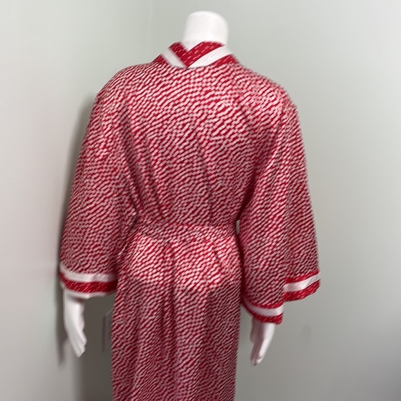 Liquid Silk Vintage Red Holiday Robe - Picture 5 of 8